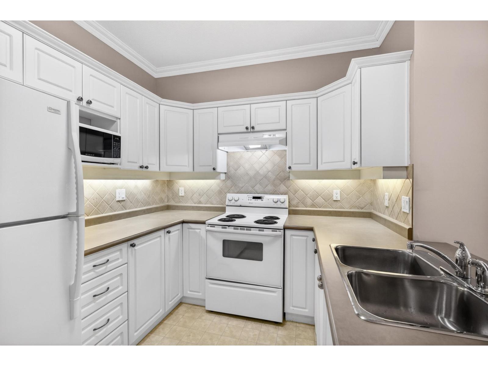 201 1685 152a Street, Surrey, British Columbia  V4A 9Y1 - Photo 5 - R3118156
