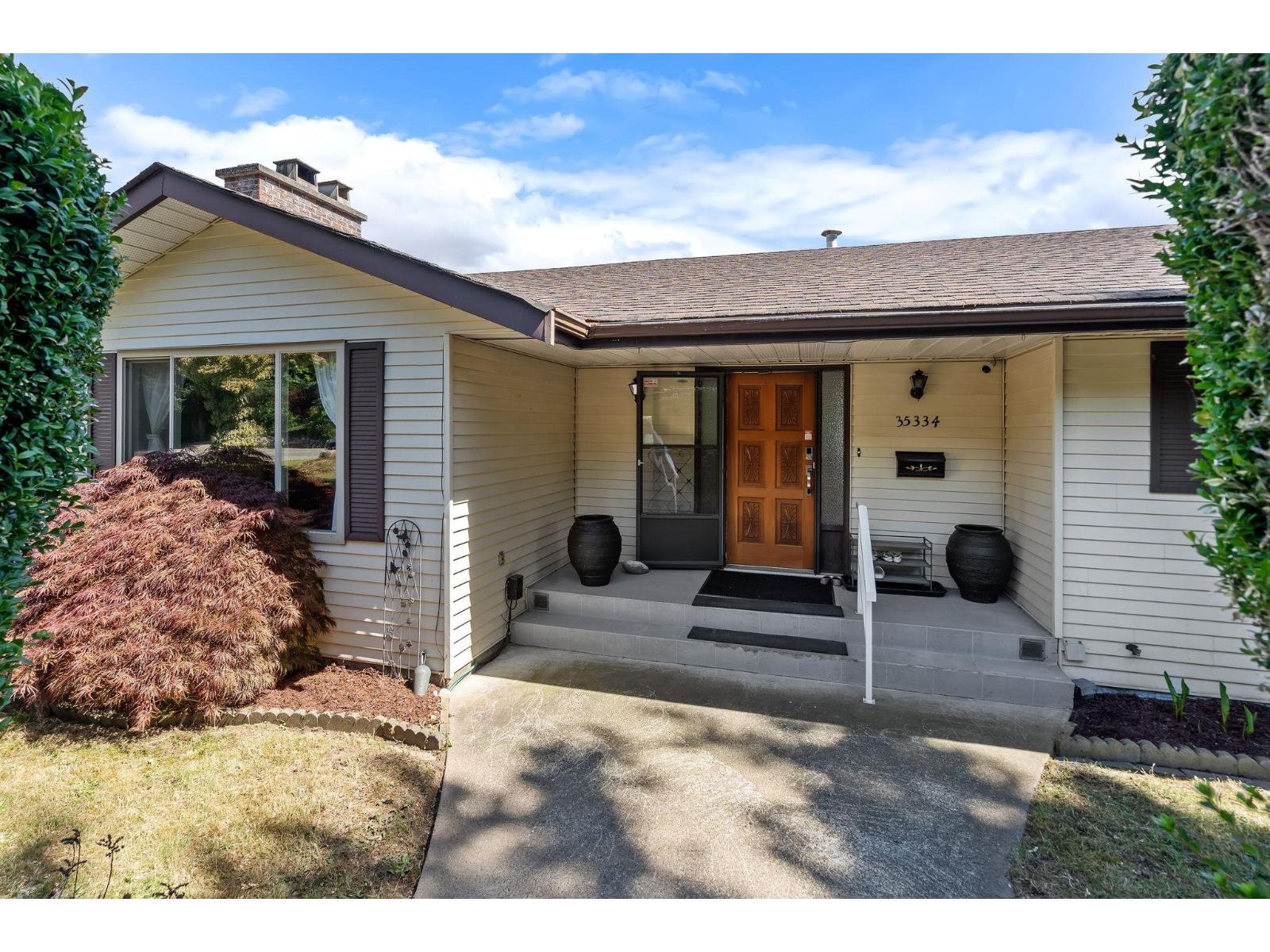 35334 Rockwell Drive, Abbotsford, British Columbia  V3G 2C9 - Photo 2 - R3139002