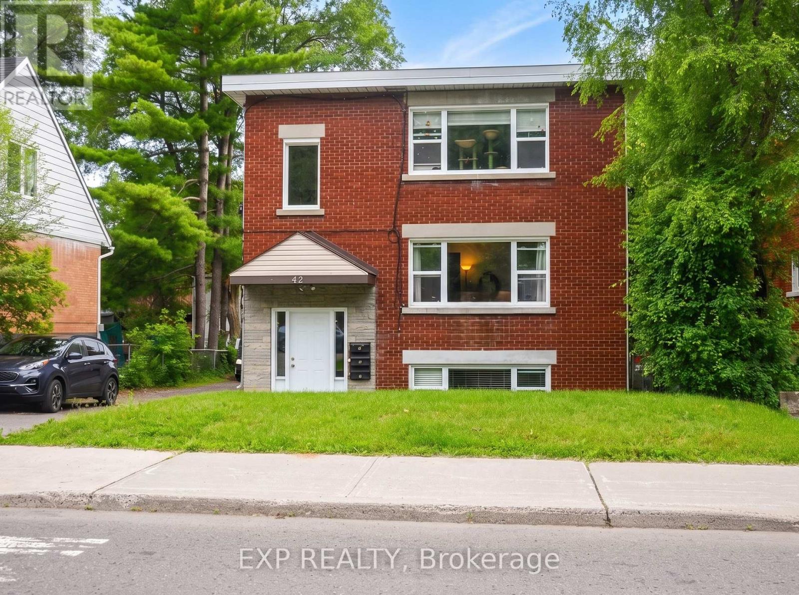42 LAVERGNE STREET, Ottawa, Ontario