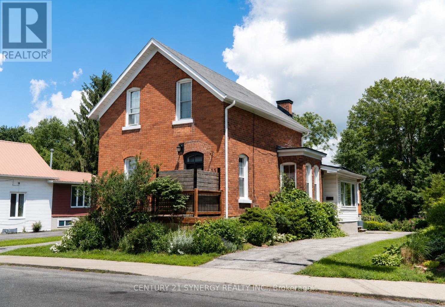 $745,00033 A & B Napoleon Street, Carleton Place, Ontario
