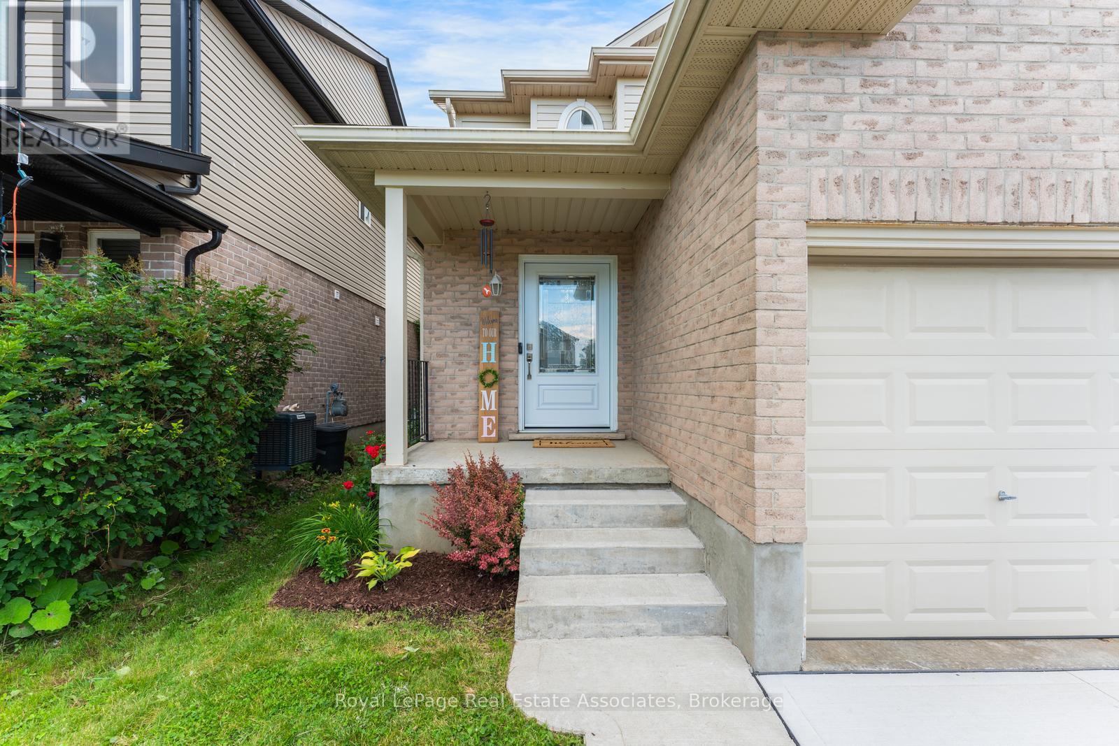 1361 Old Zeller Drive, Kitchener, Ontario  N2A 0C6 - Photo 2 - X13483844
