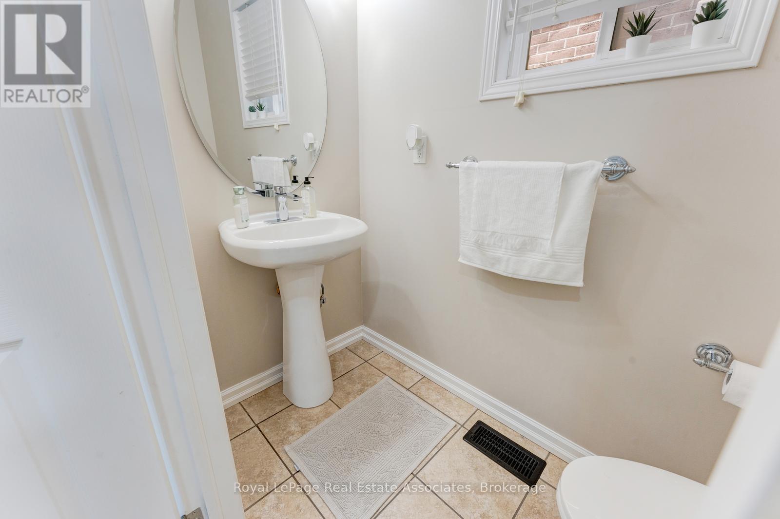 1361 Old Zeller Drive, Kitchener, Ontario  N2A 0C6 - Photo 5 - X13483844