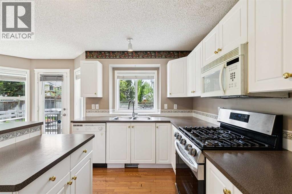 36 Valley Stream Close NW, Calgary, Alberta  T3B 5V7 - Photo 11 - A2323534