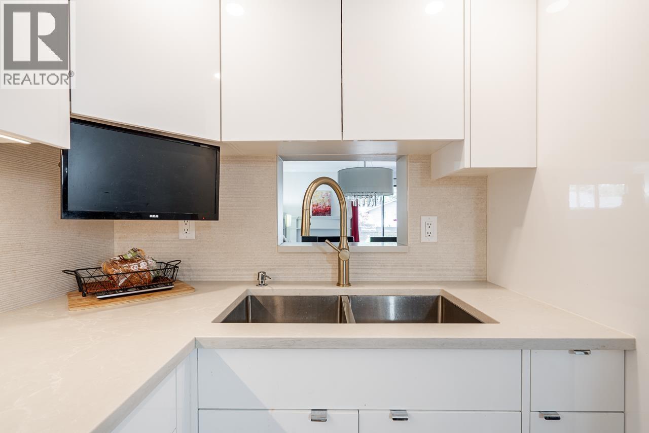 2 1960 Rufus Drive, North Vancouver, British Columbia  V7J 3L7 - Photo 5 - R3139400