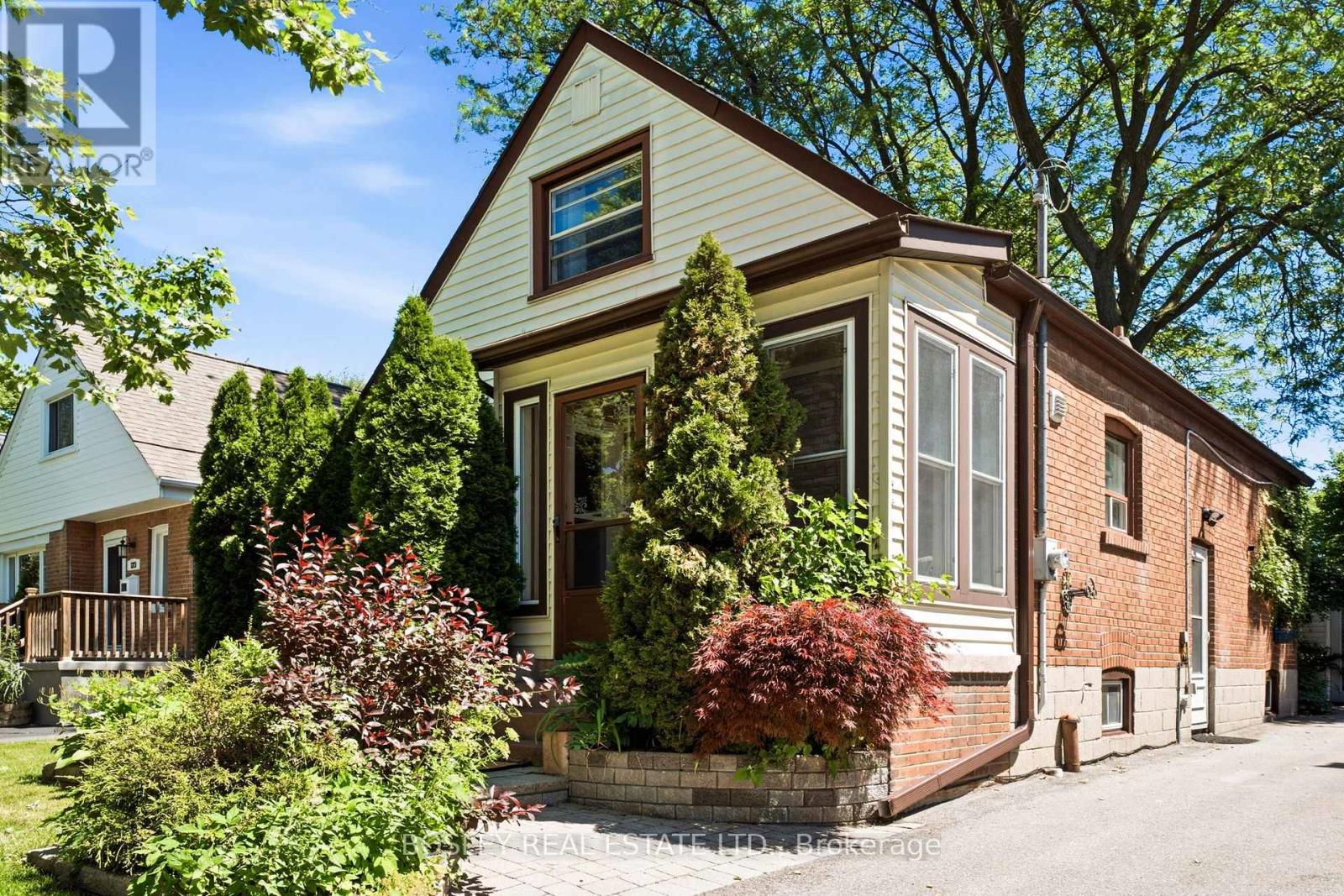121 PRESLEY AVENUE, Toronto, Ontario