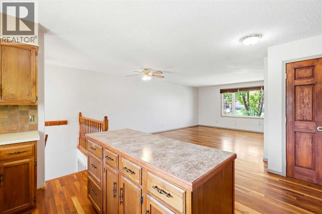 1251 Hunterquay Hill Nw, Calgary, Alberta  T2K 4T3 - Photo 14 - A2322995