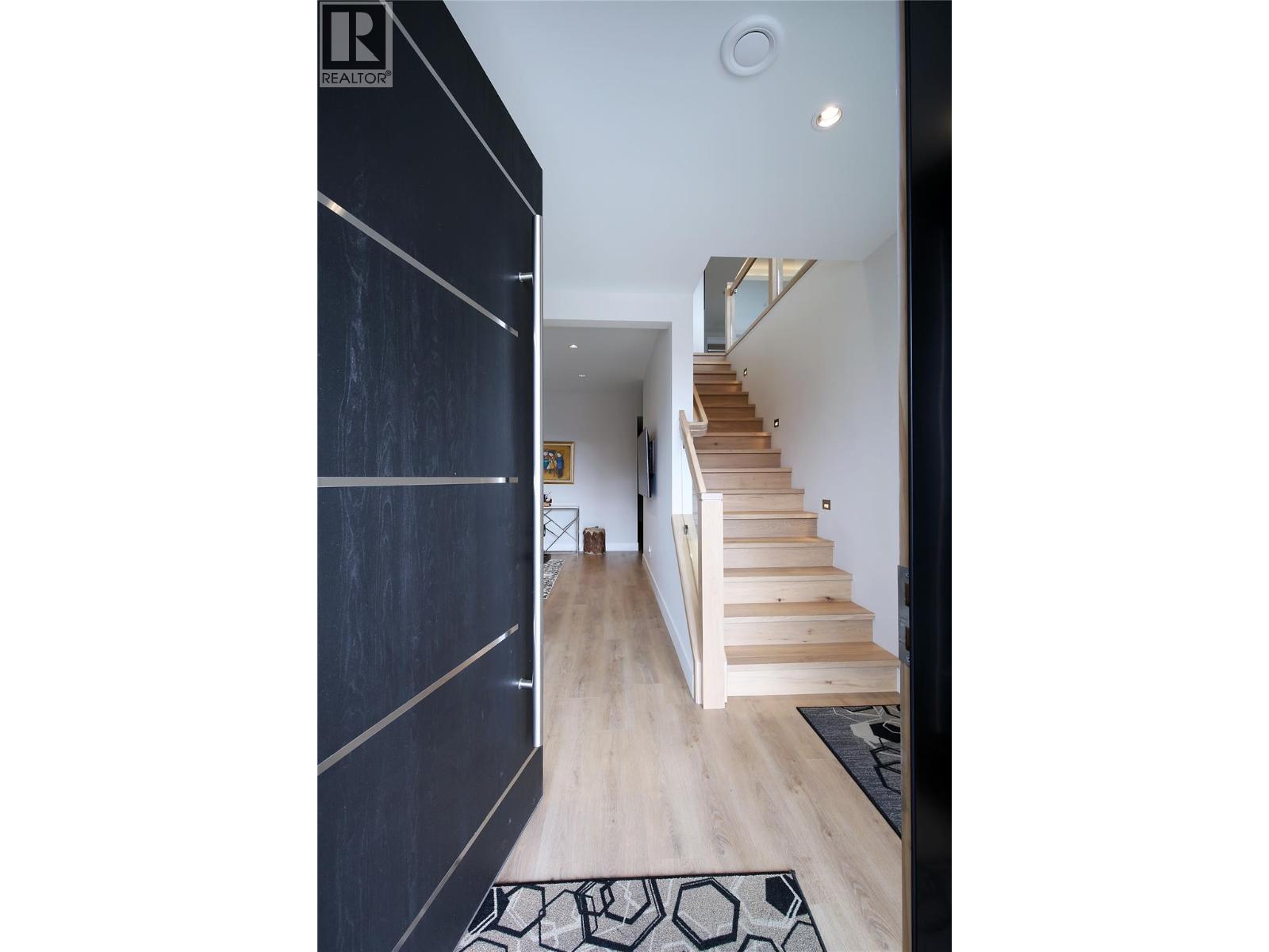 9839 Beacon Hill Crescent, Lake Country, British Columbia  V4V 0A9 - Photo 5 - 10392284