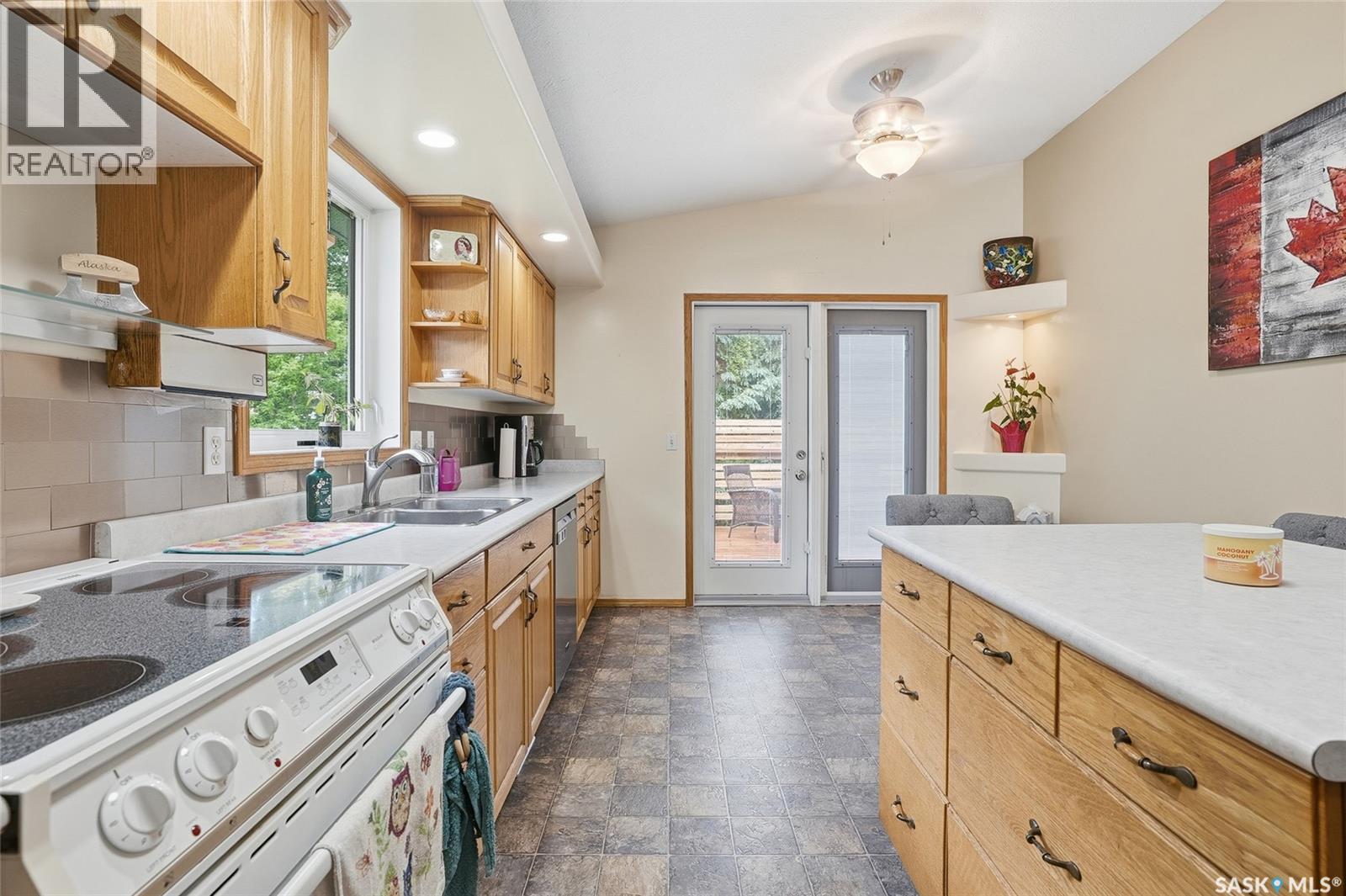 130 Strumm Terrace, Saskatoon, Saskatchewan  S7M 5V4 - Photo 6 - SK040527