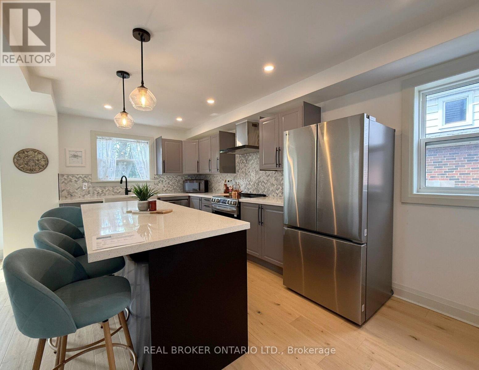 Upper - 286 East 18th Street, Hamilton, Ontario  L9A 4P6 - Photo 3 - X13484224