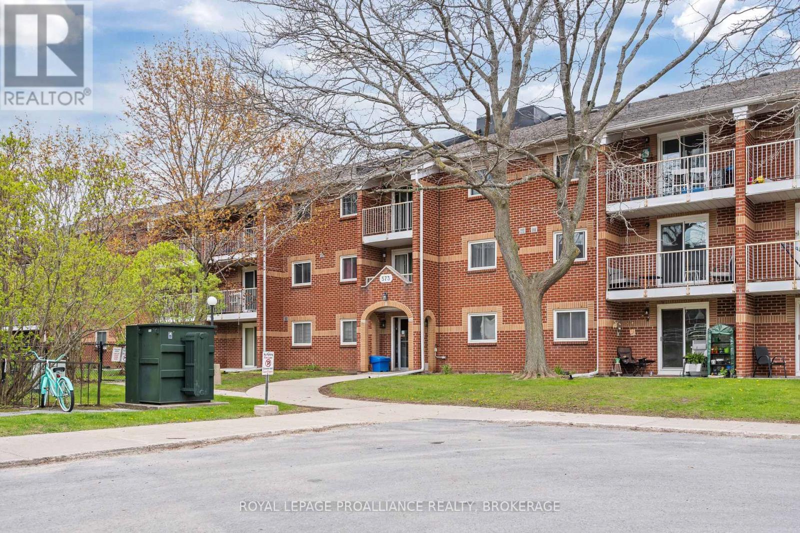 306 - 573 Armstrong Road, Kingston, Ontario  K7M 8J8 - Photo 2 - X13484406