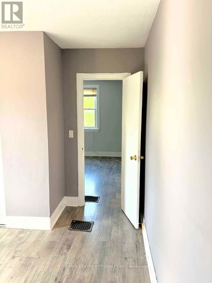 Upper - 31 Langarth Street W, London South, Ontario  N6J 1P3 - Photo 2 - X13484554