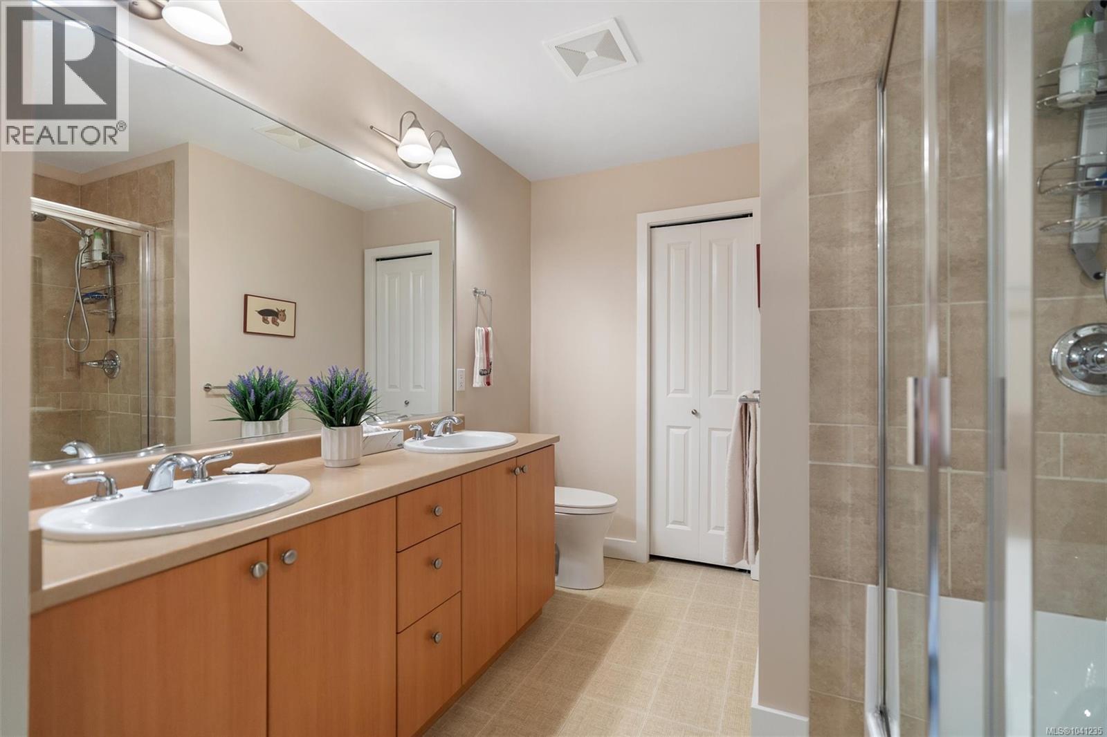 203c 1115 Craigflower Rd, Esquimalt, British Columbia  V9A 7R1 - Photo 17 - 1041235