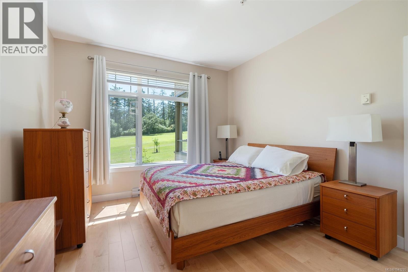 203c 1115 Craigflower Rd, Esquimalt, British Columbia  V9A 7R1 - Photo 16 - 1041235