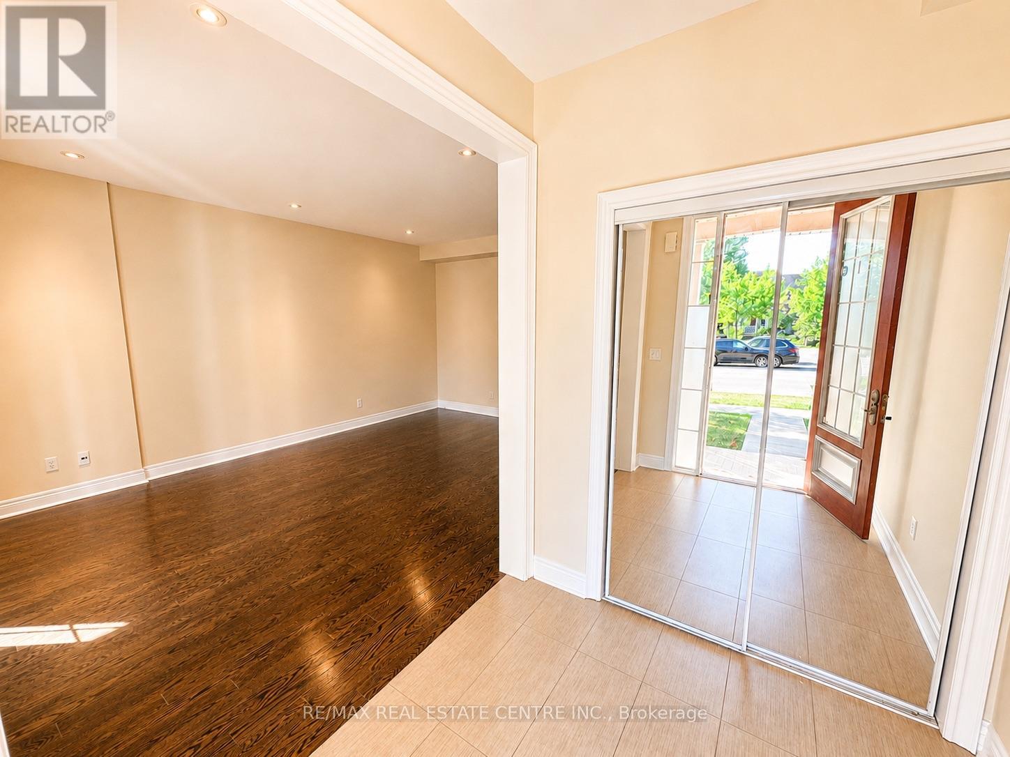2491 Postmaster Drive, Oakville, Ontario  L6M 0L5 - Photo 2 - W13444572
