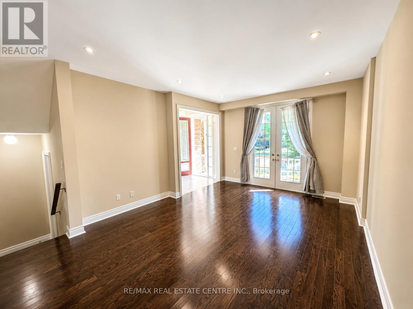 2491 Postmaster Drive, Oakville, Ontario  L6M 0L5 - Photo 4 - W13444572