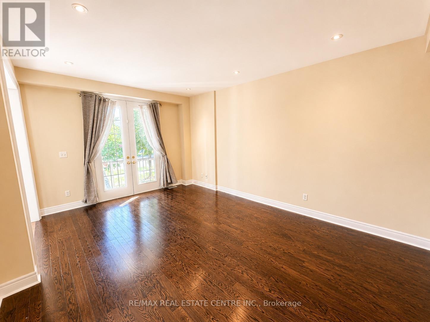 2491 Postmaster Drive, Oakville, Ontario  L6M 0L5 - Photo 5 - W13444572