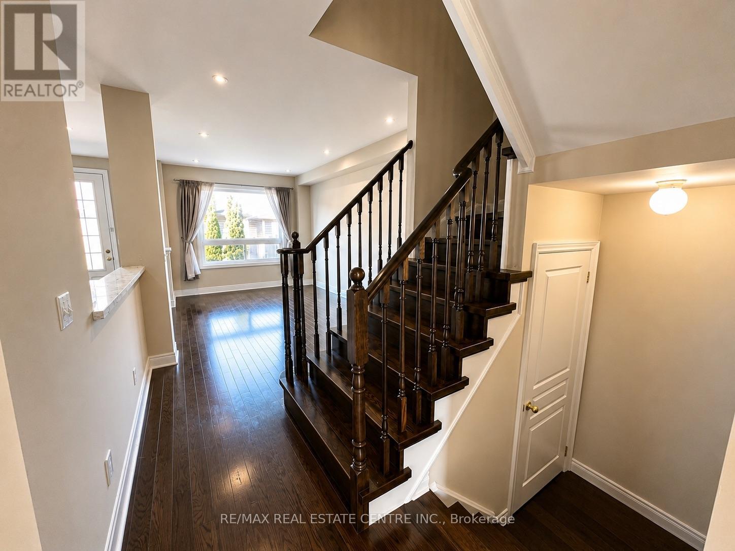 2491 Postmaster Drive, Oakville, Ontario  L6M 0L5 - Photo 6 - W13444572