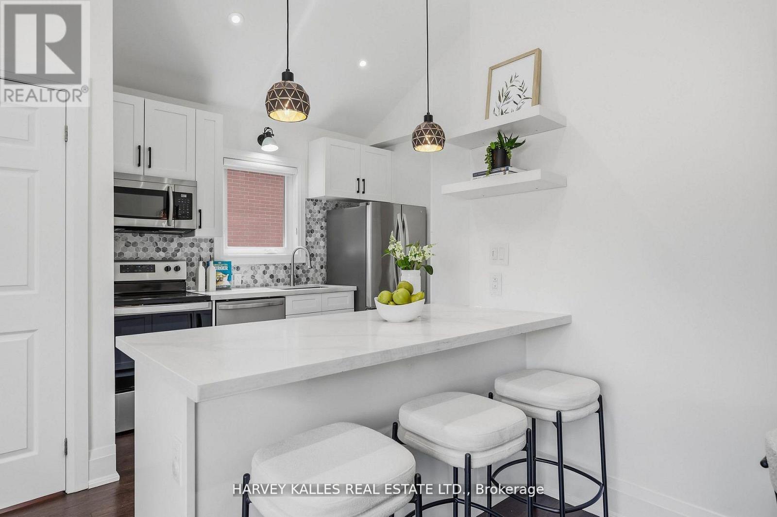 568 Northcliffe Boulevard, Toronto, Ontario  M6E 3L7 - Photo 10 - C13484522