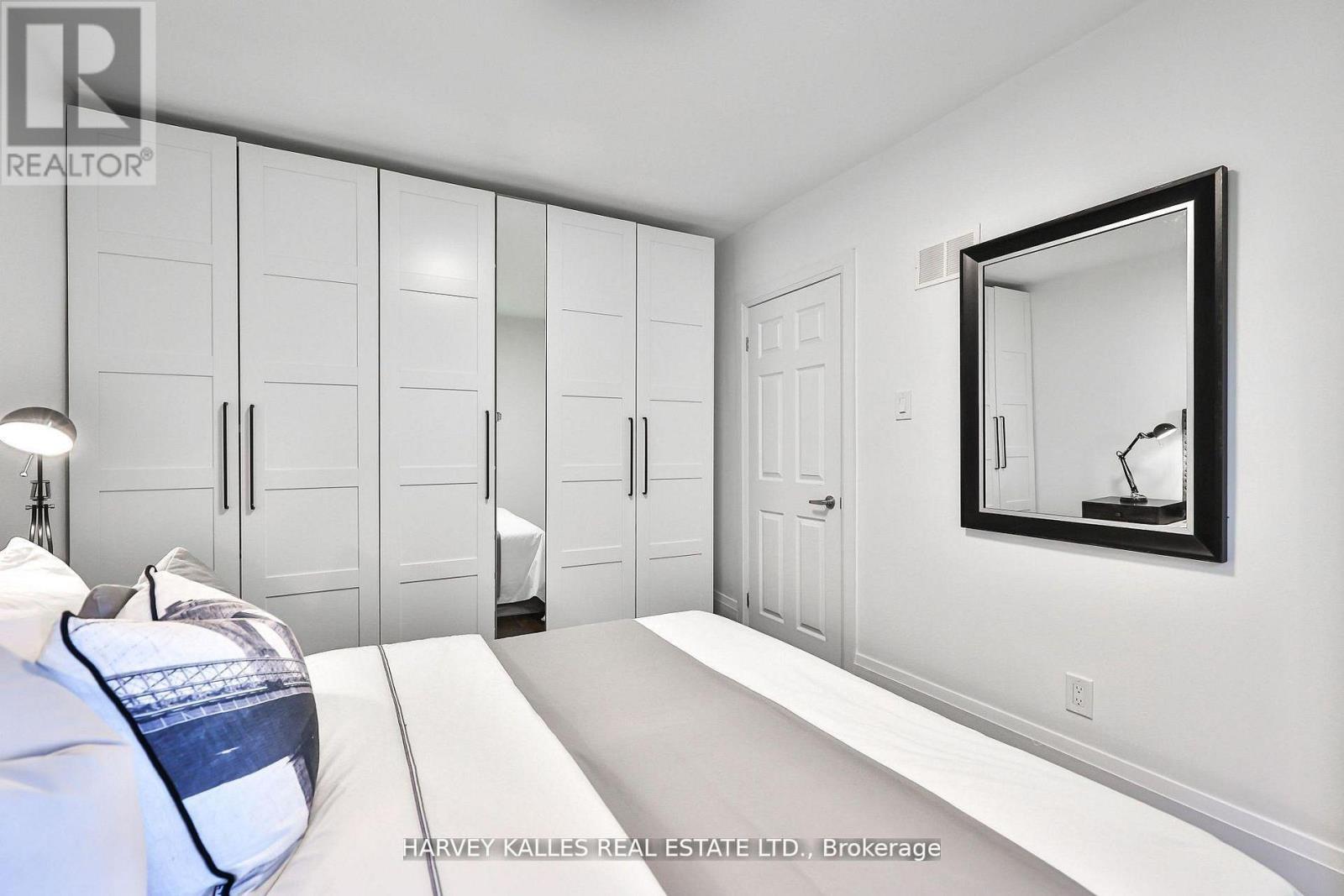 568 Northcliffe Boulevard, Toronto, Ontario  M6E 3L7 - Photo 19 - C13484522