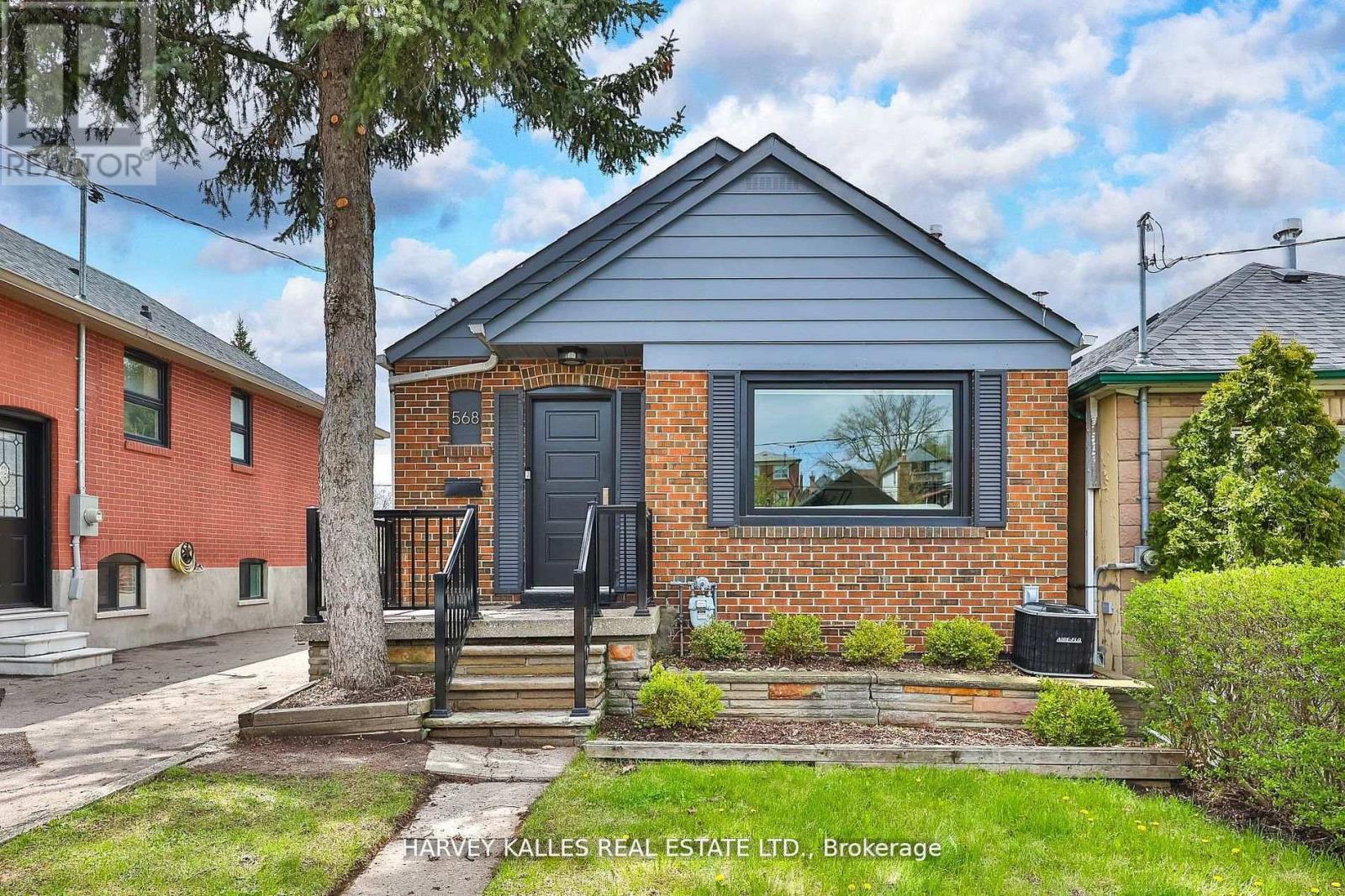 568 Northcliffe Boulevard, Toronto, Ontario  M6E 3L7 - Photo 2 - C13484522