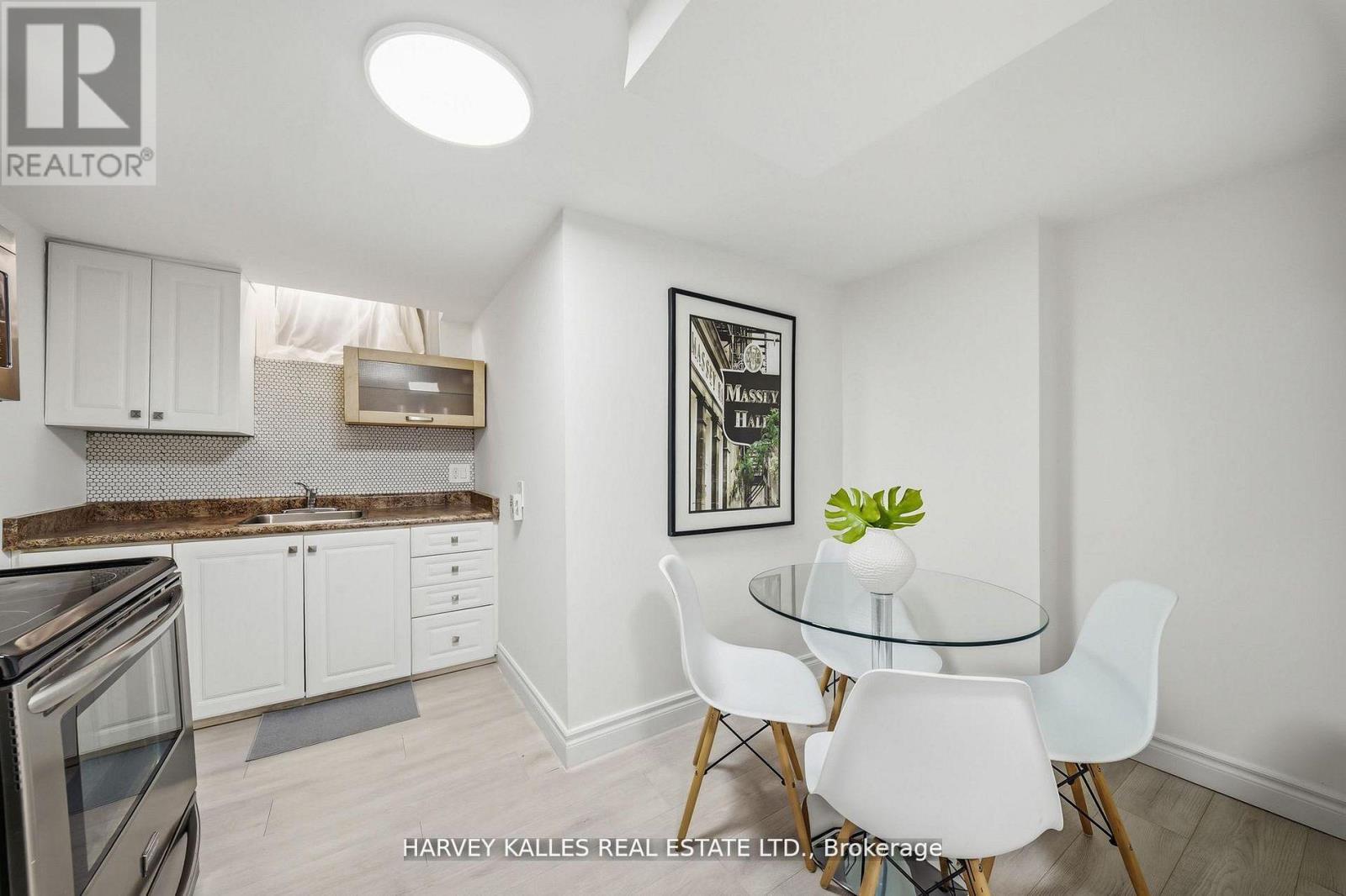 568 Northcliffe Boulevard, Toronto, Ontario  M6E 3L7 - Photo 29 - C13484522