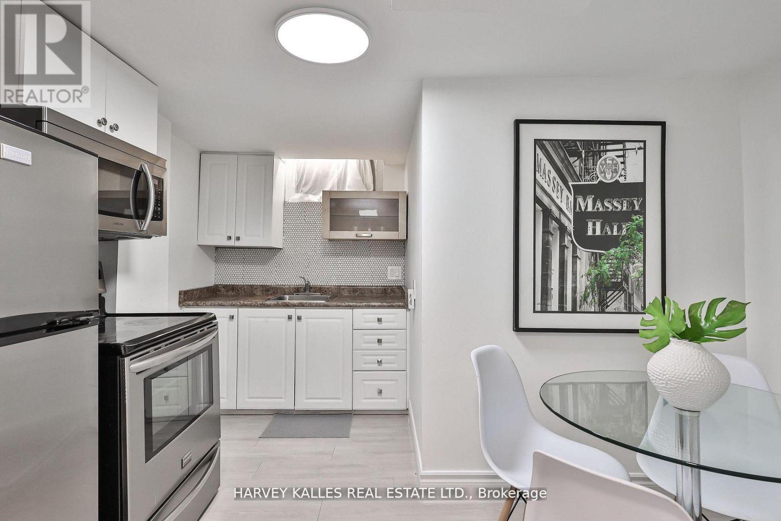 568 Northcliffe Boulevard, Toronto, Ontario  M6E 3L7 - Photo 30 - C13484522