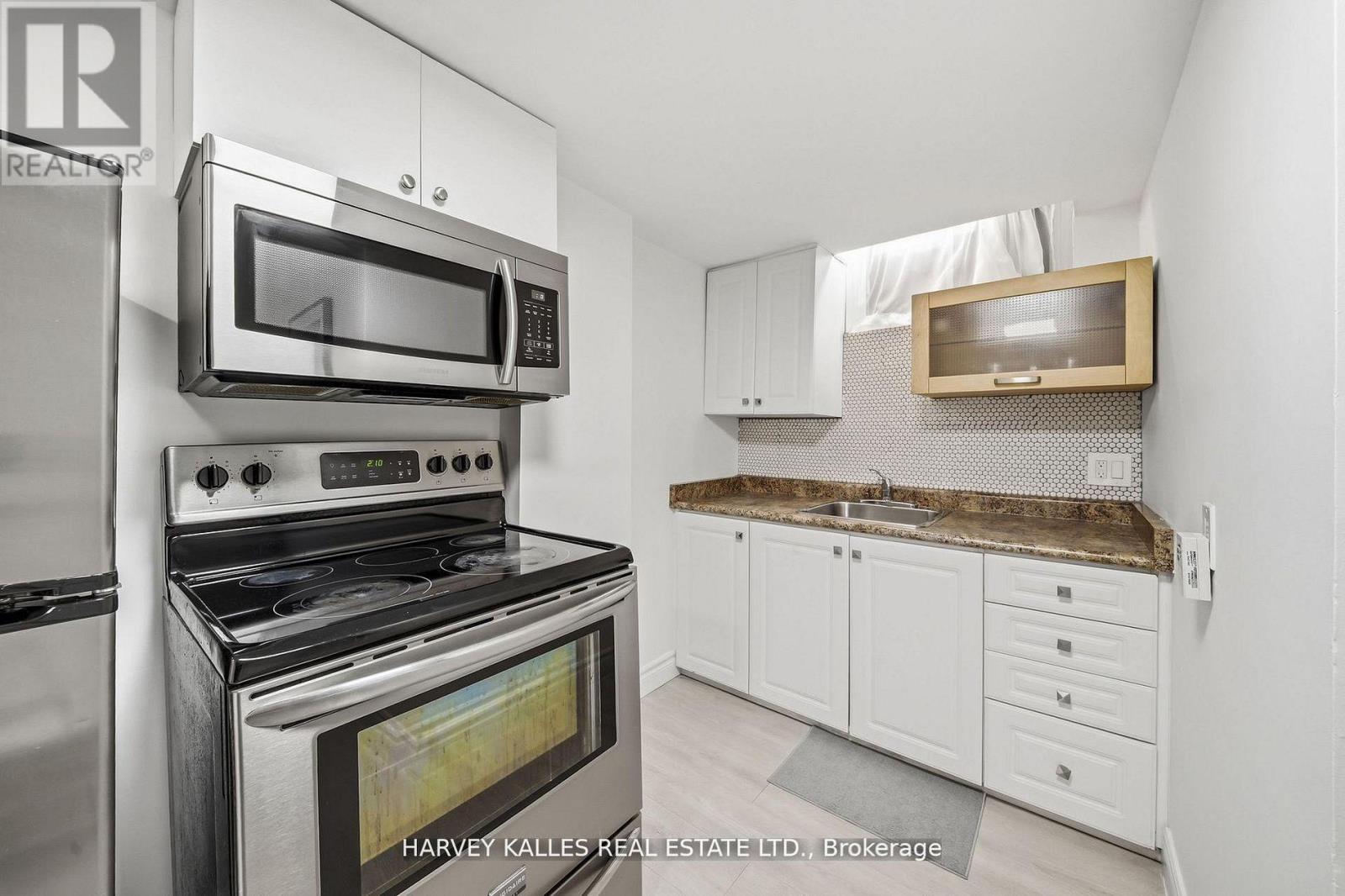 568 Northcliffe Boulevard, Toronto, Ontario  M6E 3L7 - Photo 31 - C13484522