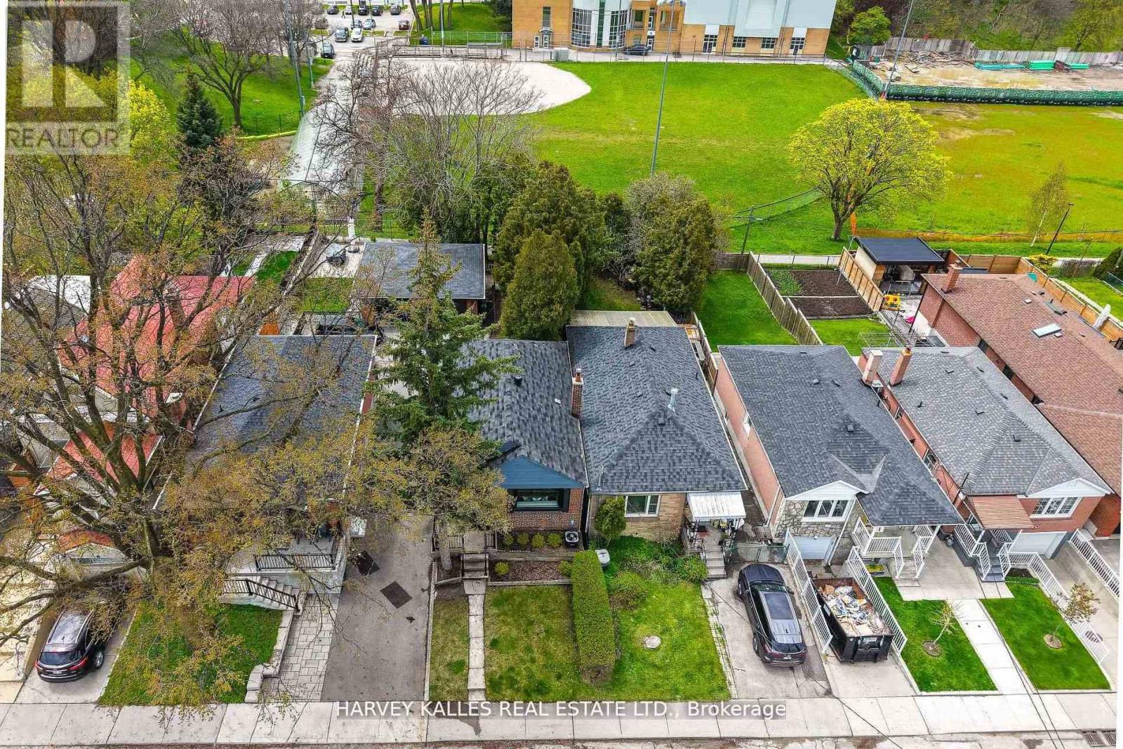 568 Northcliffe Boulevard, Toronto, Ontario  M6E 3L7 - Photo 43 - C13484522