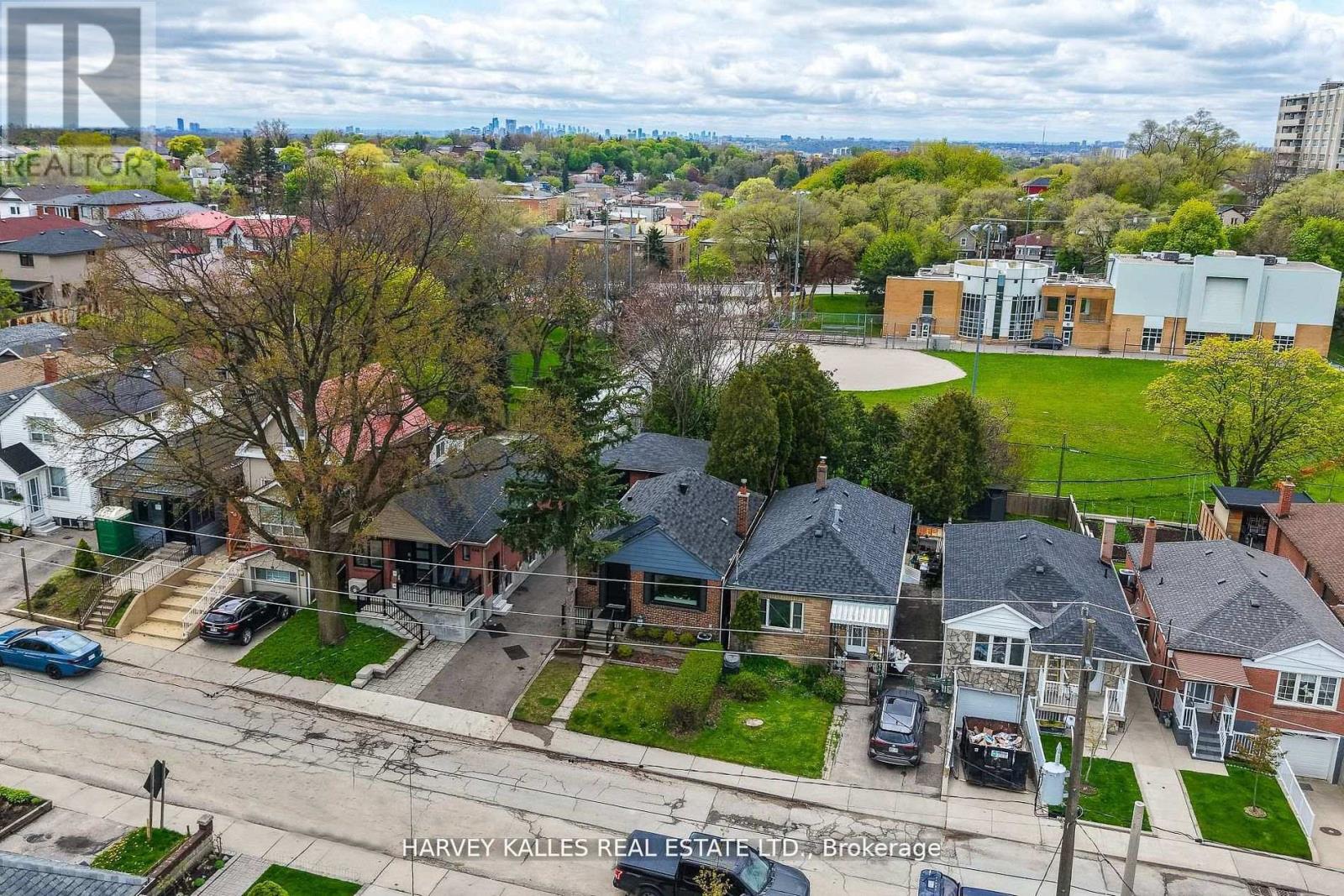 568 Northcliffe Boulevard, Toronto, Ontario  M6E 3L7 - Photo 45 - C13484522