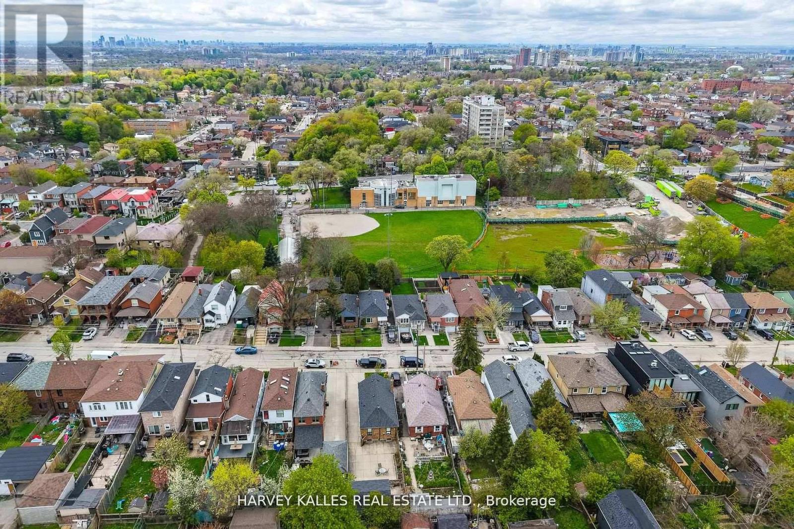 568 Northcliffe Boulevard, Toronto, Ontario  M6E 3L7 - Photo 47 - C13484522