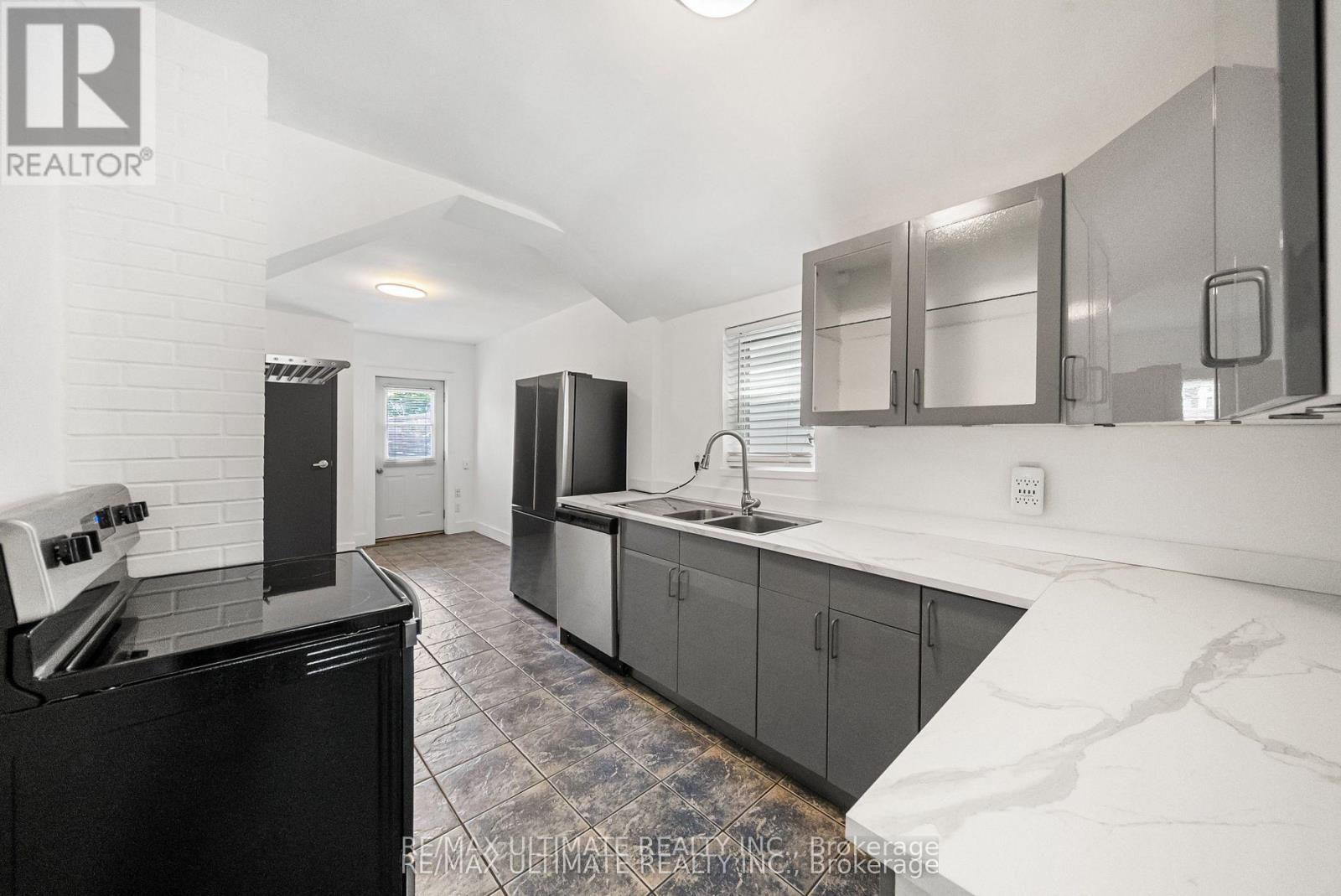 2nd Floor - 831 Queen Street W, Toronto, Ontario  M6J 1G1 - Photo 11 - C13484546