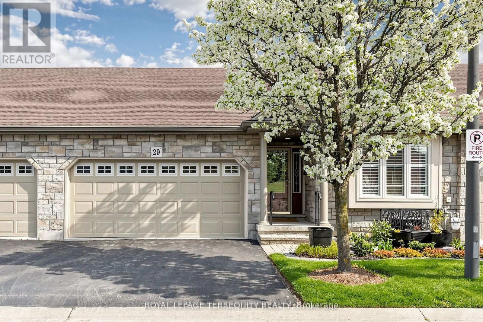 29 Rose Glen Crescent, Niagara-On-The-Lake, Ontario  L0S 1T0 - Photo 2 - X13415270