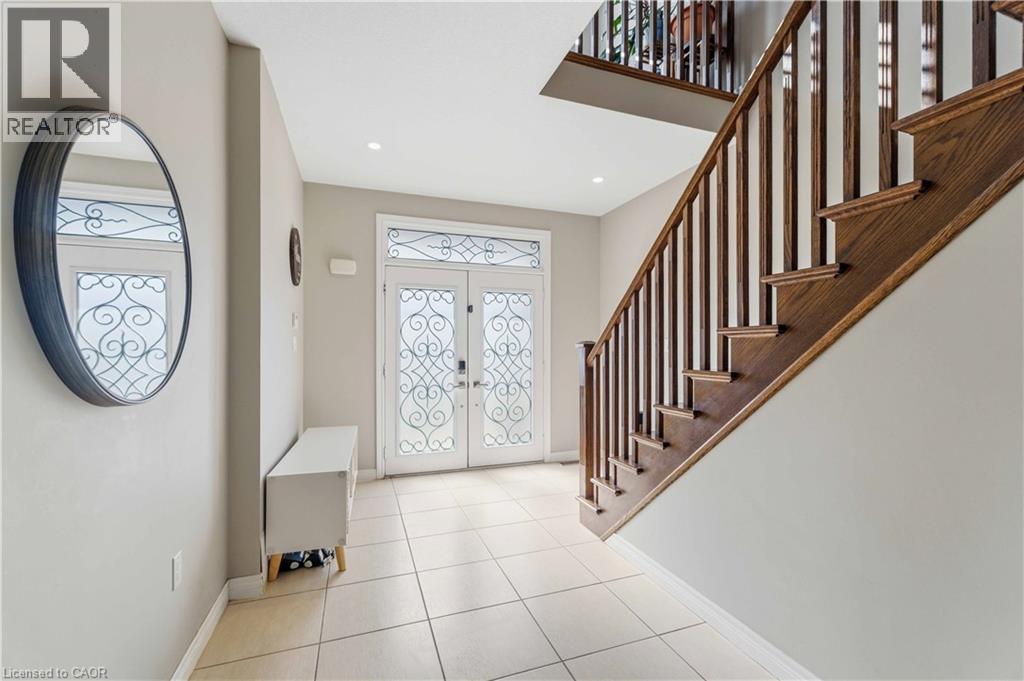 212 Chartwell Circle, Hamilton, Ontario  L9A 0B6 - Photo 2 - 40842689