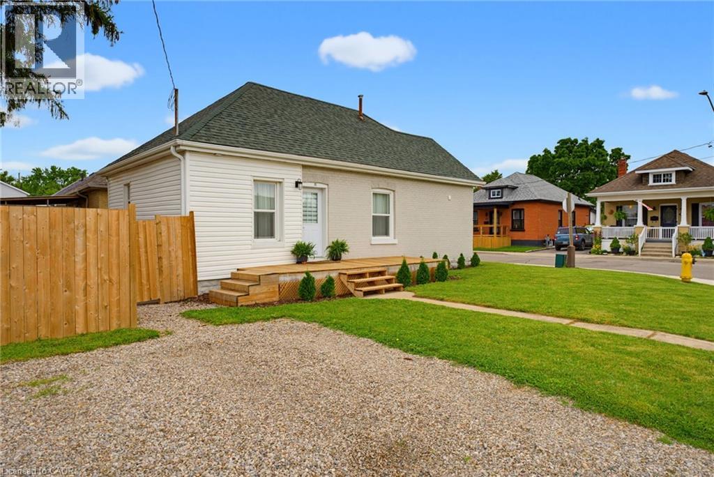 15 Gordon Street, Brantford, Ontario  N3S 2M7 - Photo 1 - 40841849