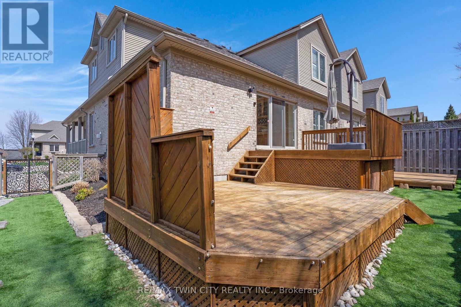 227 Chestnut Hill Crescent, Kitchener, Ontario  N2P 2X3 - Photo 33 - X13484422