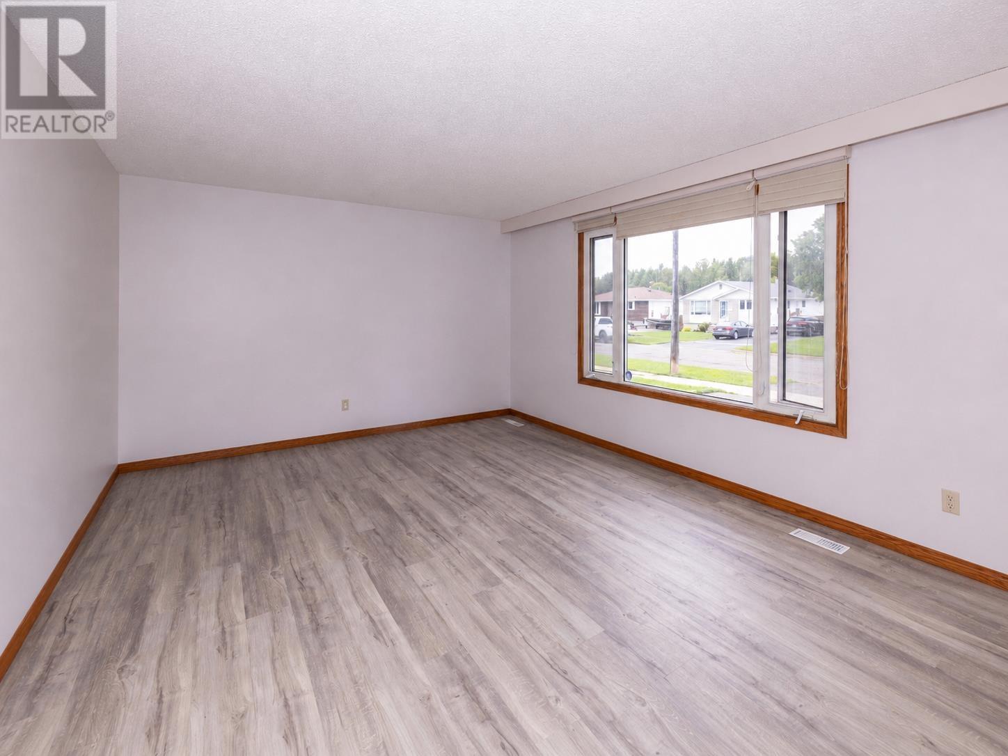 334 Lambton Cres, Thunder Bay, Ontario  P7C 5L8 - Photo 12 - TB2601681