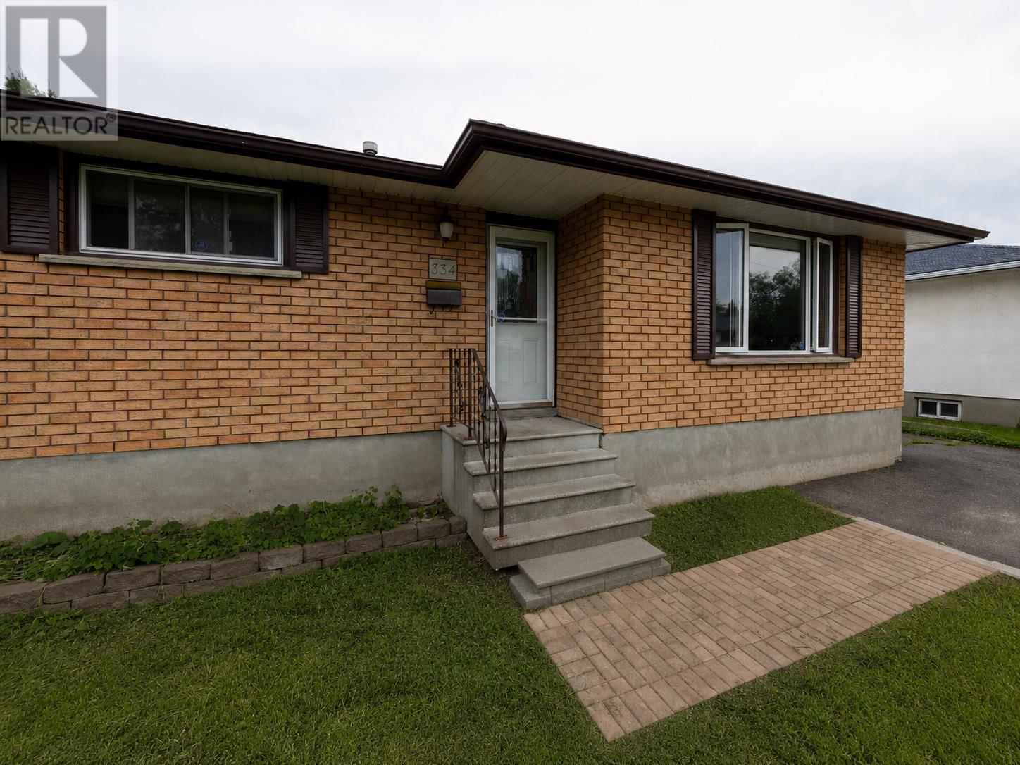 334 Lambton Cres, Thunder Bay, Ontario  P7C 5L8 - Photo 3 - TB2601681