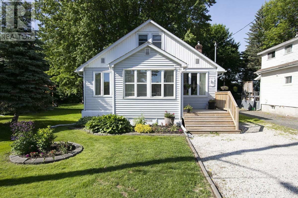21 Victoria Ave, Sault Ste. Marie, Ontario P6A 3J6 - Photo 2 - SM261584