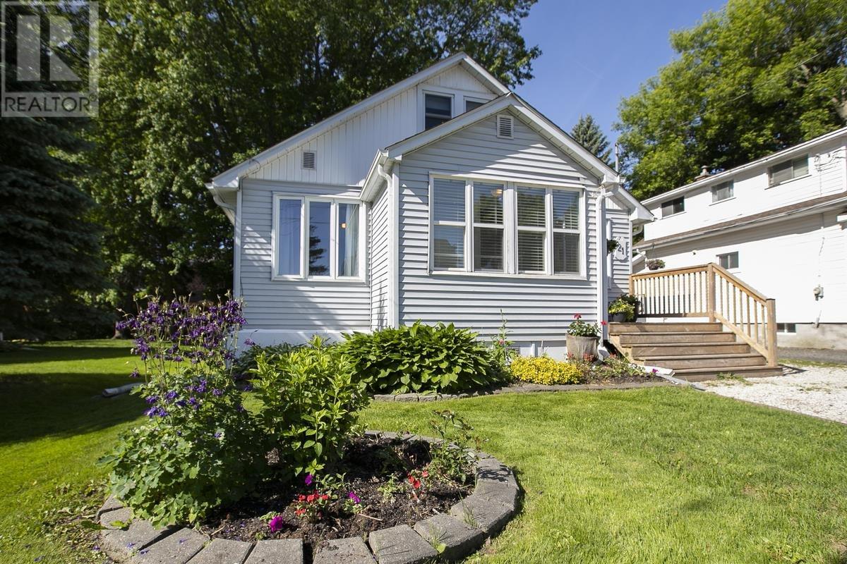 21 Victoria Ave, Sault Ste. Marie, Ontario P6A 3J6 - Photo 3 - SM261584