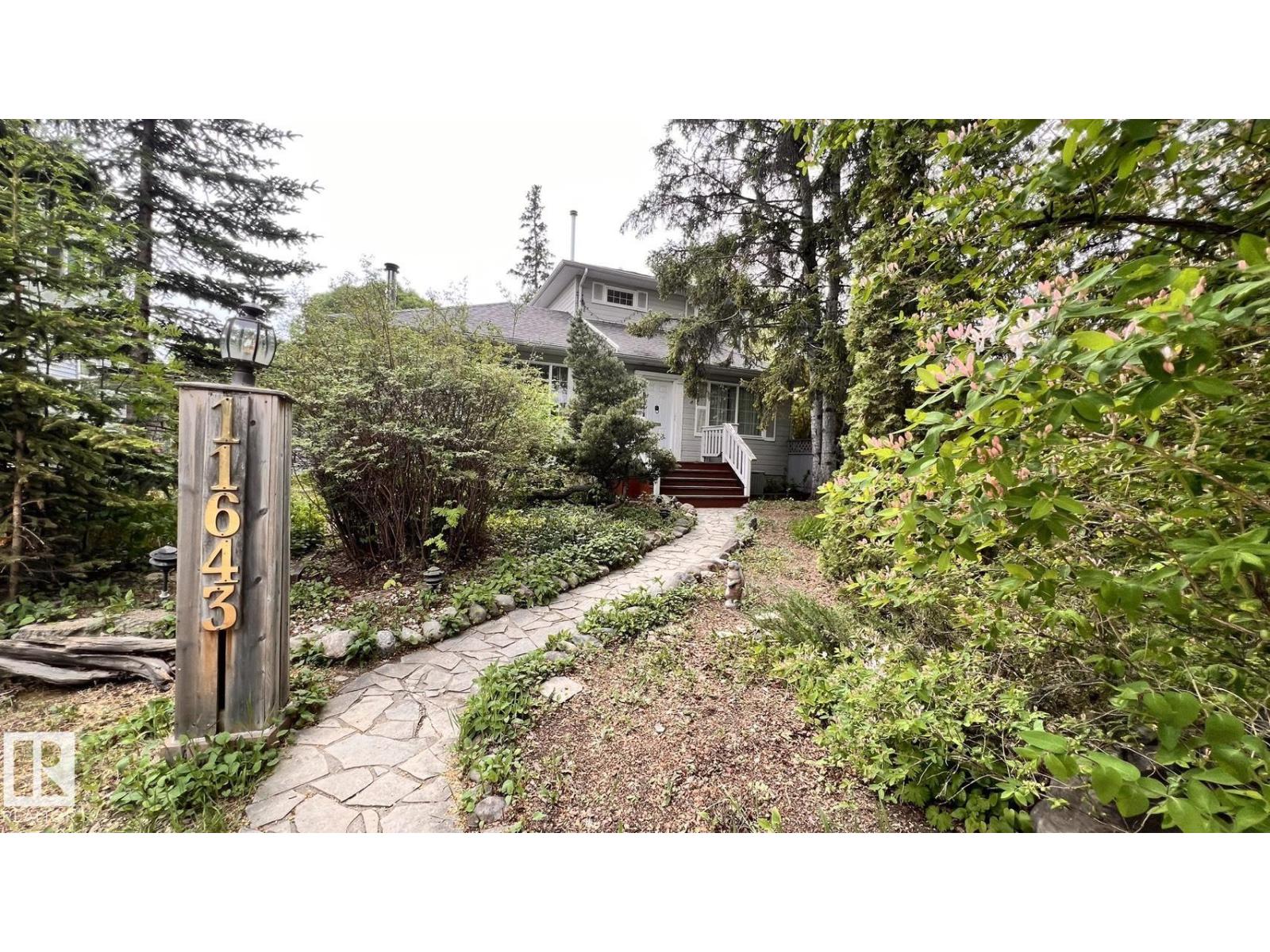 11643 76 AV NW, Edmonton, Alberta
