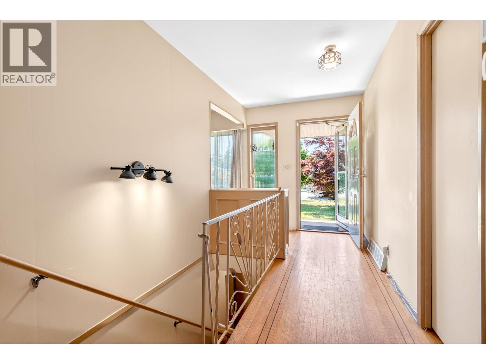 7864 Langley Street, Burnaby, British Columbia V3N 3Z8 - Photo 10 - R3139426
