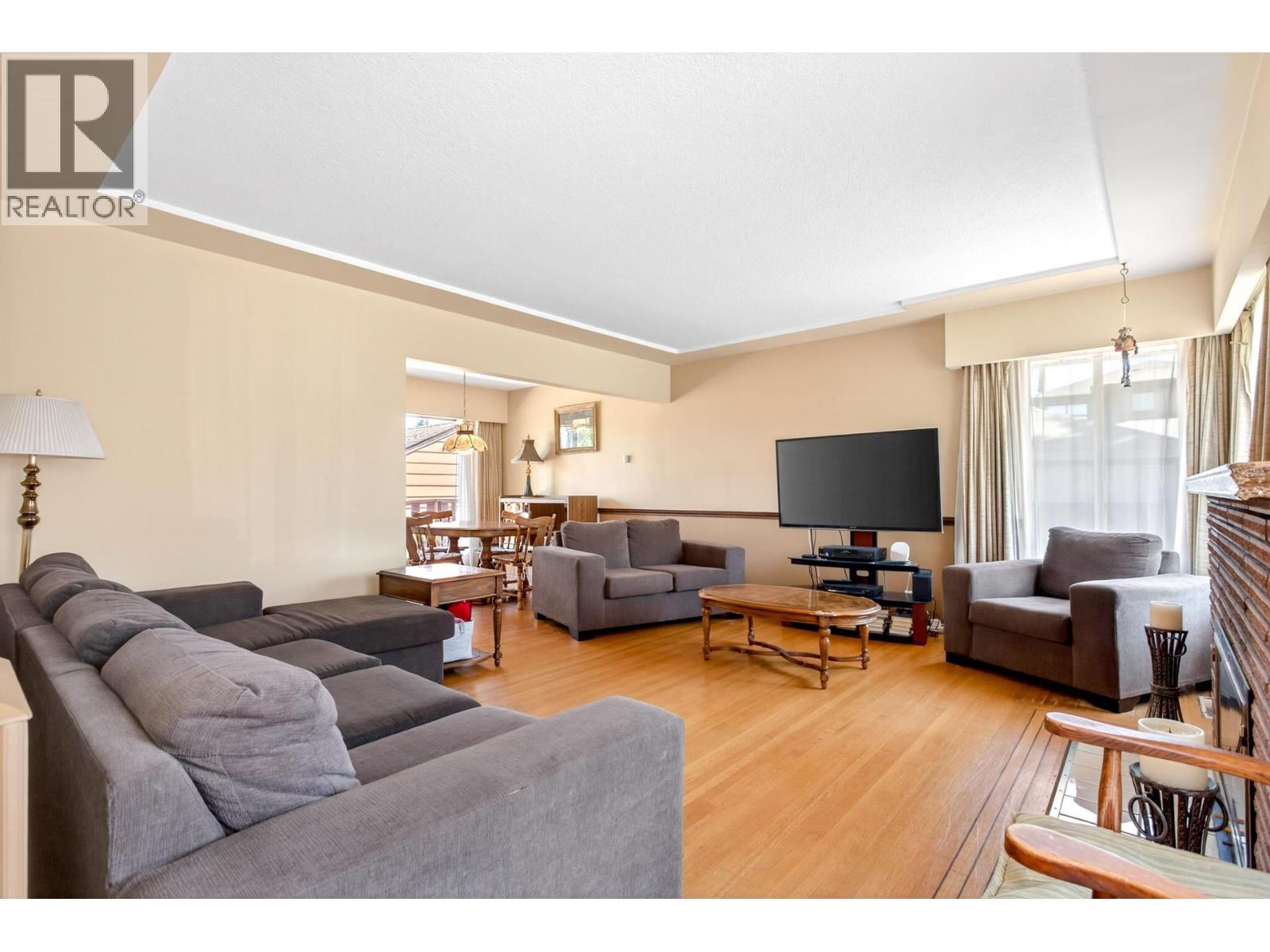 7864 Langley Street, Burnaby, British Columbia V3N 3Z8 - Photo 11 - R3139426