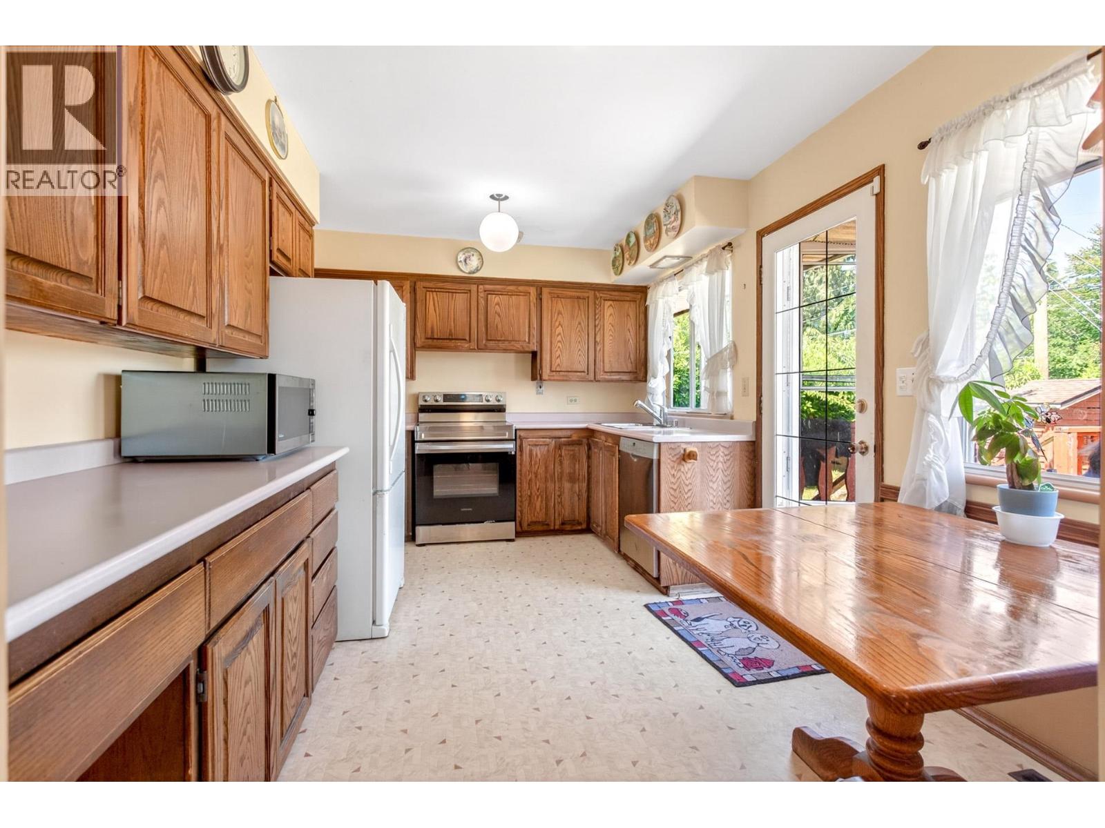 7864 Langley Street, Burnaby, British Columbia V3N 3Z8 - Photo 15 - R3139426