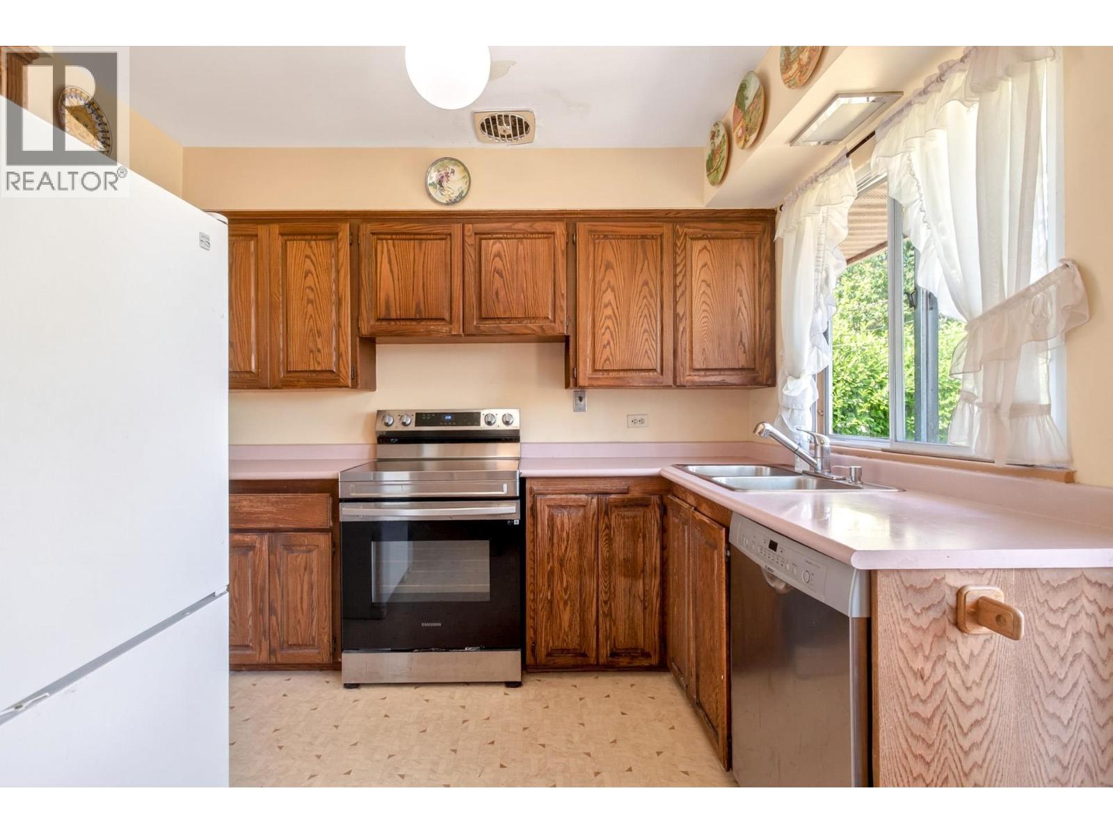 7864 Langley Street, Burnaby, British Columbia V3N 3Z8 - Photo 16 - R3139426