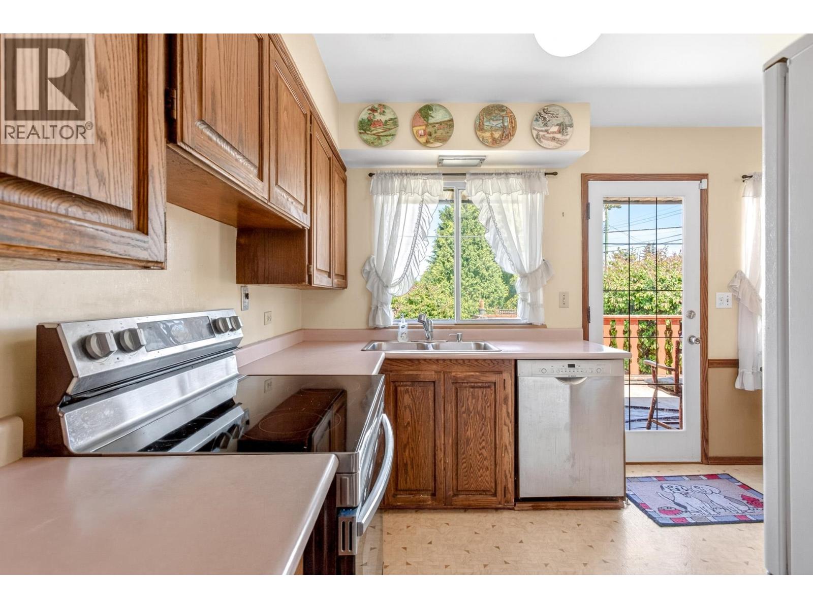 7864 Langley Street, Burnaby, British Columbia V3N 3Z8 - Photo 17 - R3139426