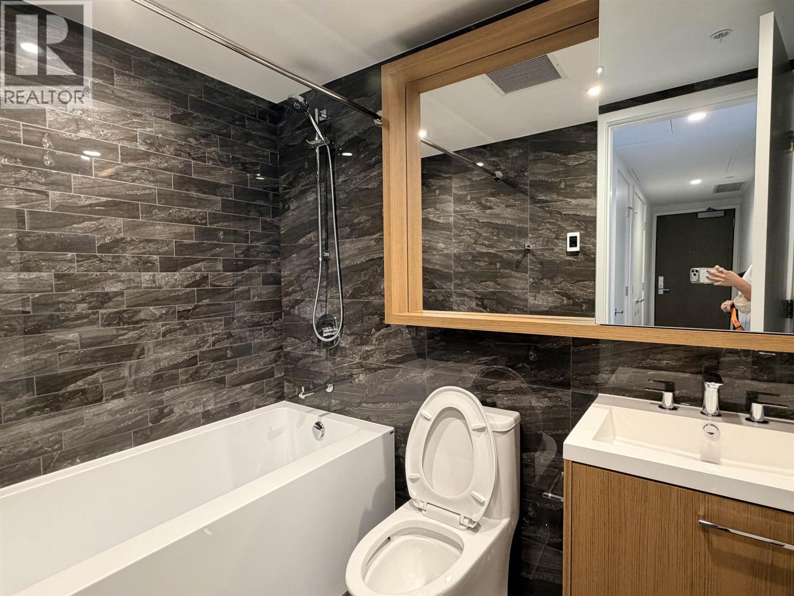 6608 Sussex Avenue, Burnaby, British Columbia  V5H 3B1 - Photo 11 - R3139470