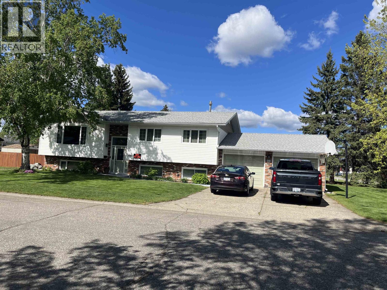 796 SELWYN CRESCENT