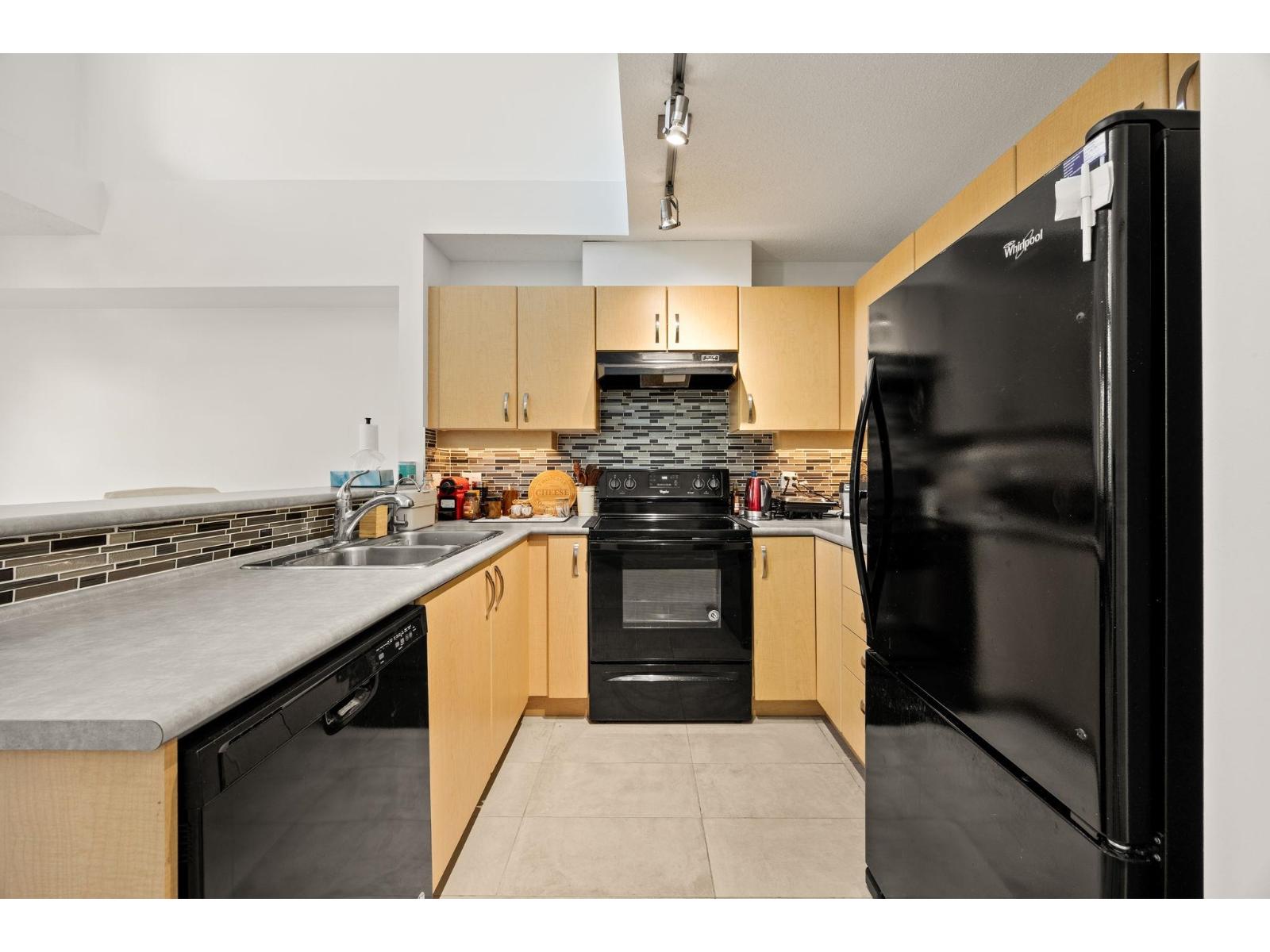 432 10838 City Pkwy Drive, Surrey, British Columbia  V3T 0C2 - Photo 3 - R3136035