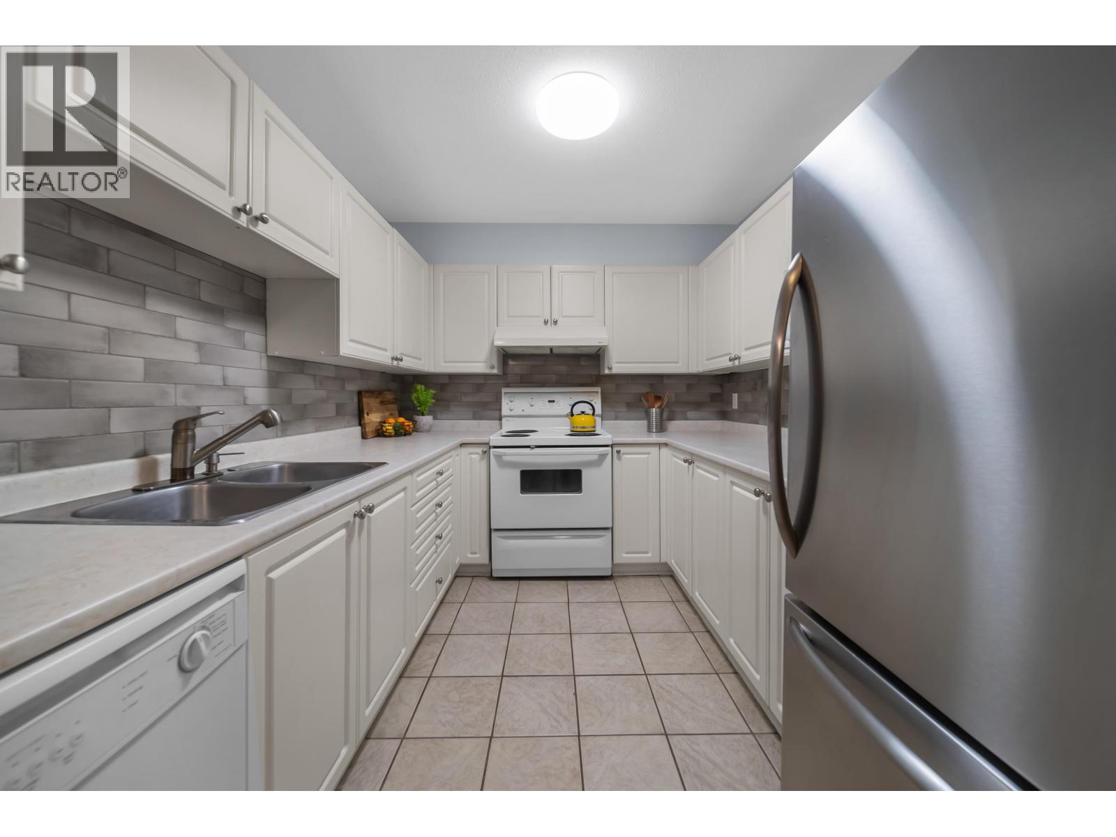 207 3085 Primrose Lane, Coquitlam, British Columbia  V3B 7S3 - Photo 6 - R3138426