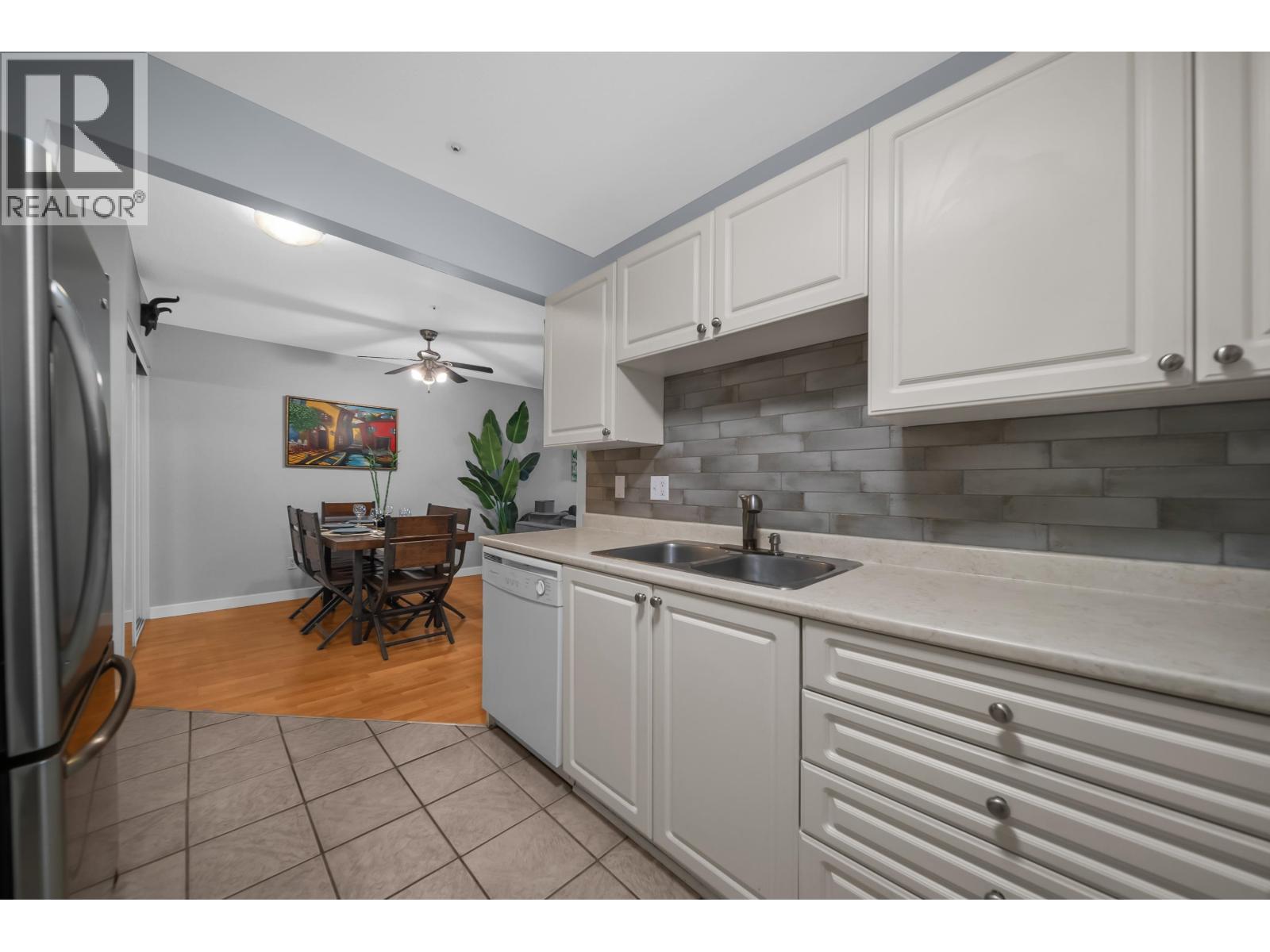 207 3085 Primrose Lane, Coquitlam, British Columbia  V3B 7S3 - Photo 9 - R3138426
